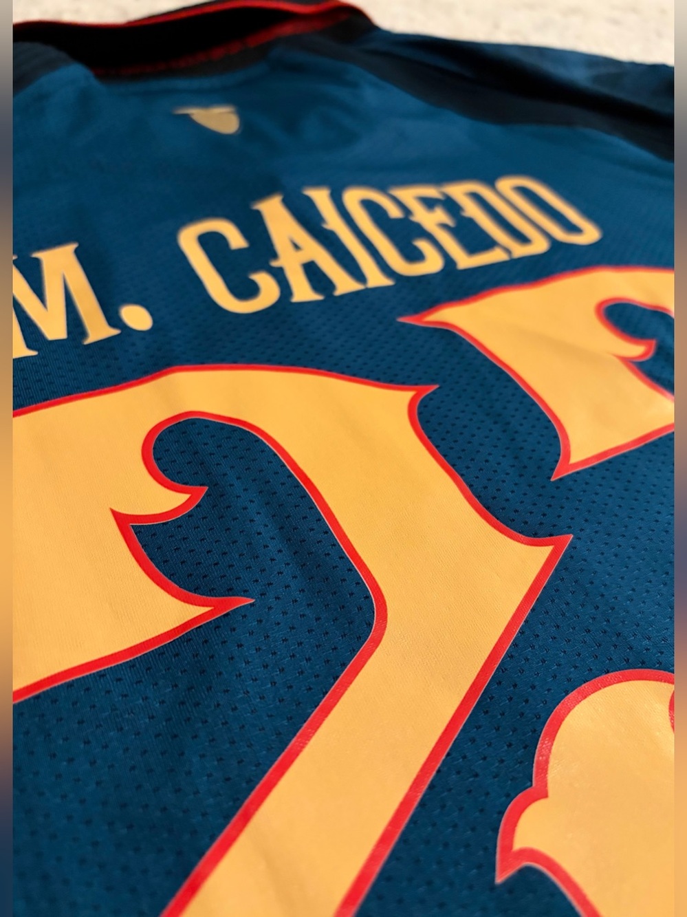 Marathon Authentic Ecuador 100 Years Edition Moises Caicedo #23 Jersey Men’s L - Picture 8 of 8